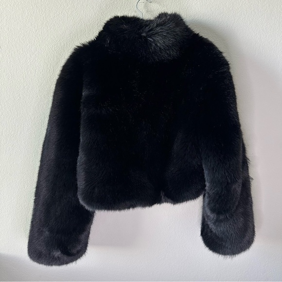 ALO Yoga Opulent Faux Fur Cropped Jacket Black SZ L - Picture 7 of 7